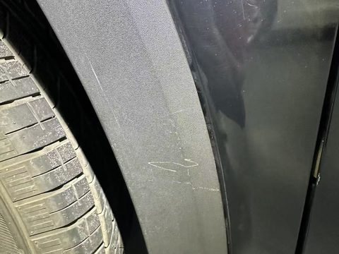 Снимок дефекта из отчёта по Mercedes-Benz GLB 180